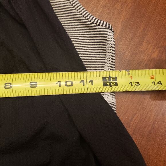 Lululemon no limit active wear athletic tank with bra sm black and white - Picture 5 of 9